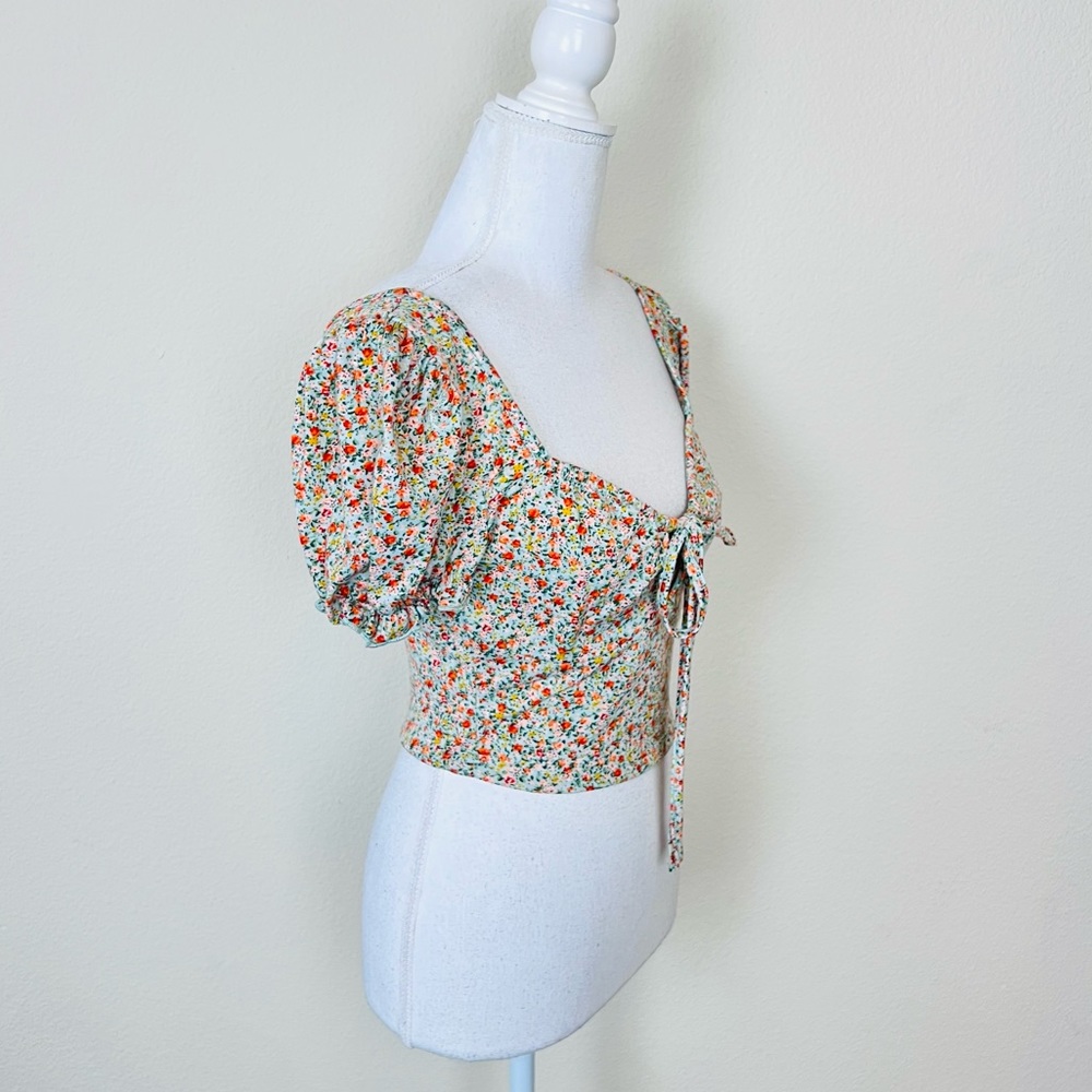 Green & Red Ditsy Floral Milkmaid Ruched Tie Bust Puff Short Sleeve Crop Blouse - Picture 2 of 6